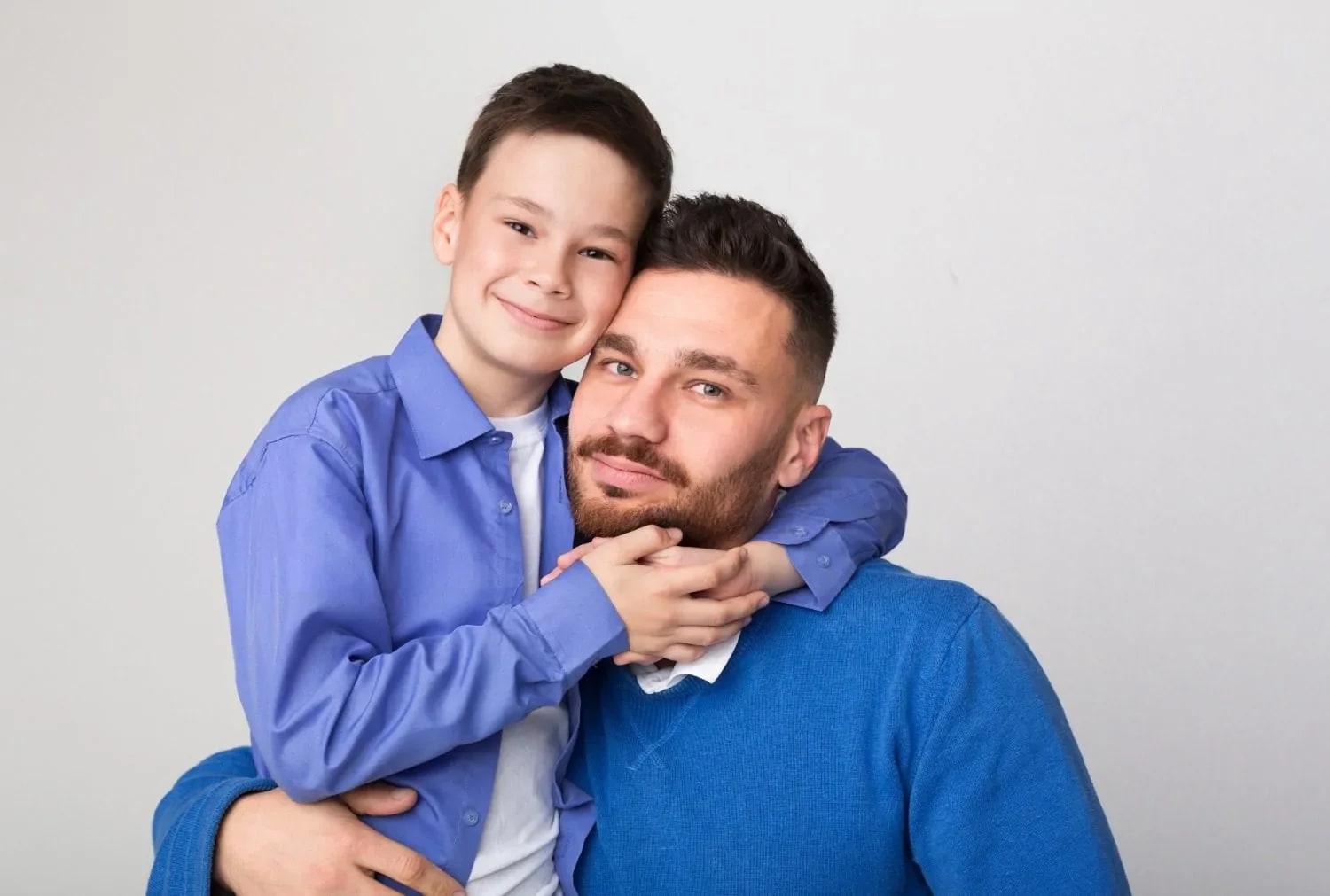 Pai e filho autista. Autismo no futuro.