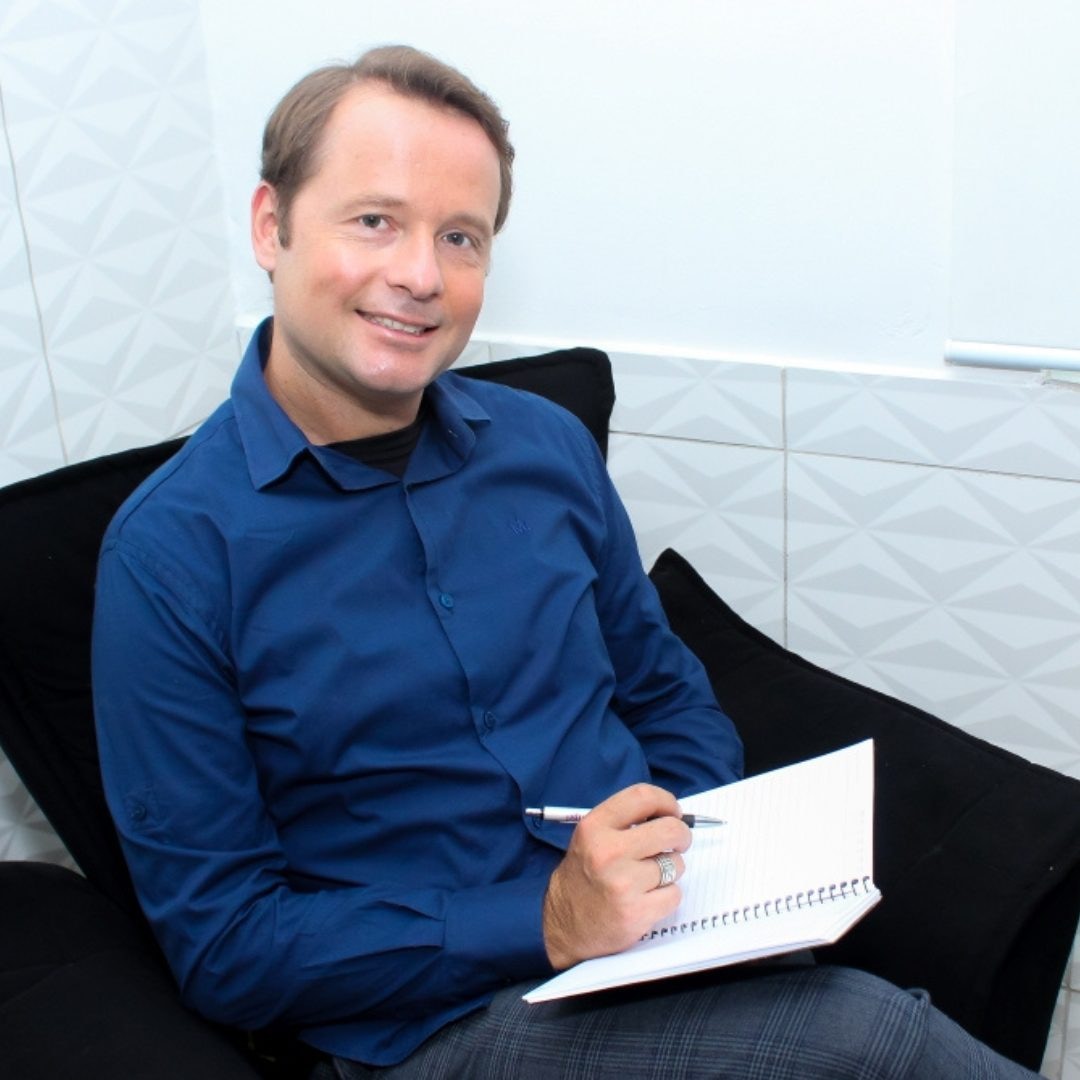 Dr. Georges Mantchouk Neto em prática de mindfulness, Instituto Alceu Giraldi
